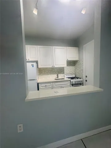 $1,800 | 6310 Southwest 79th Street, Unit 2, South Miami, FL 33143