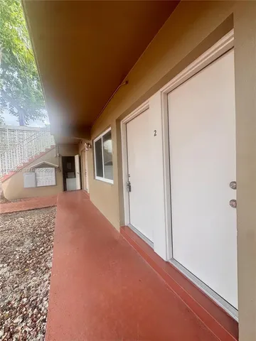 $1,800 | 6310 Southwest 79th Street, Unit 2, South Miami, FL 33143