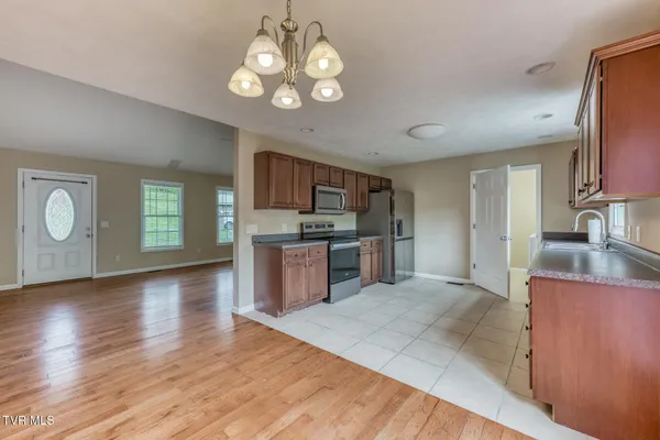 $299,000 | 153 Hunters Run Lane, Mount Carmel, TN 37645
