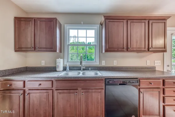 $299,000 | 153 Hunters Run Lane, Mount Carmel, TN 37645