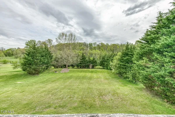 $299,000 | 153 Hunters Run Lane, Mount Carmel, TN 37645