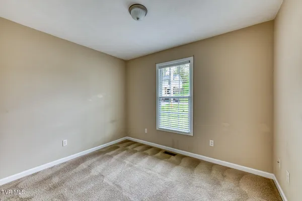 $299,000 | 153 Hunters Run Lane, Mount Carmel, TN 37645