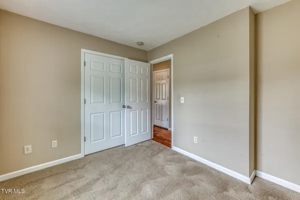 $299,000 | 153 Hunters Run Lane, Mount Carmel, TN 37645