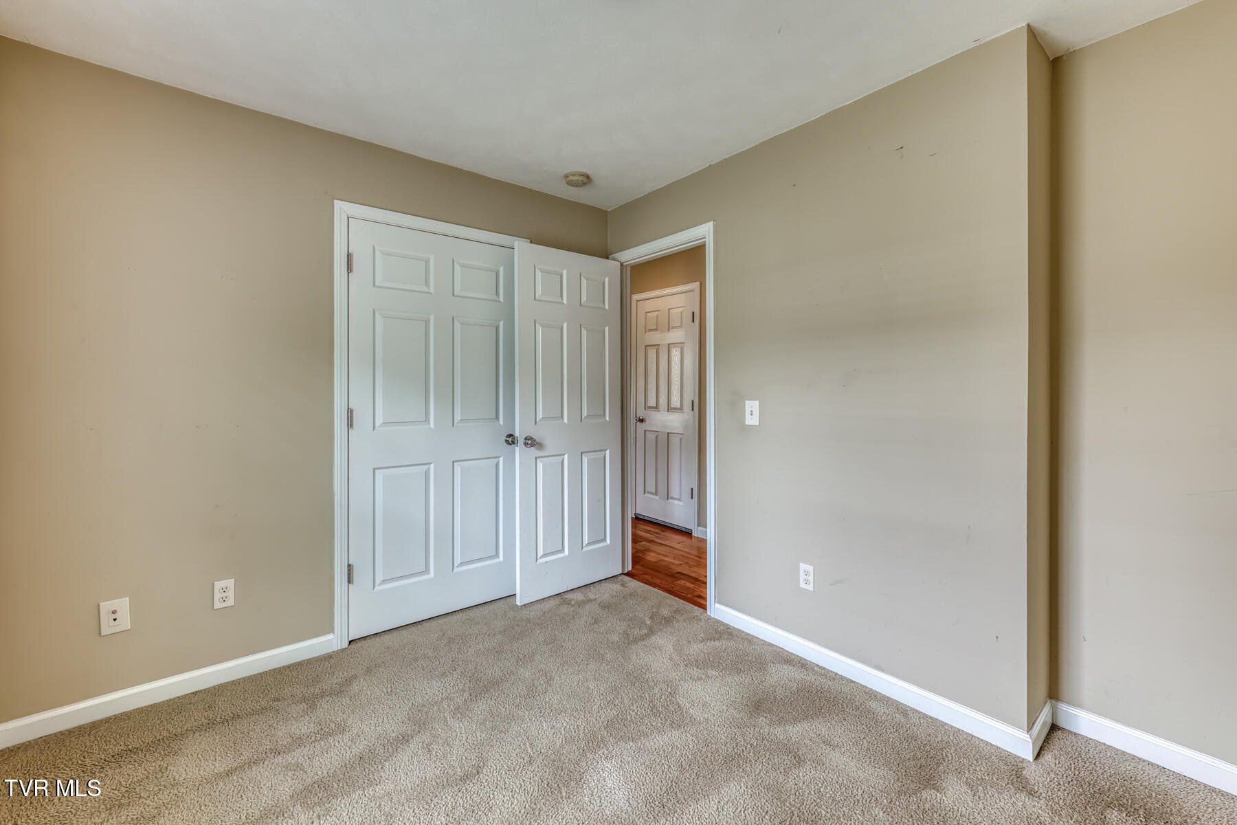 153 Hunters Run Lane Mount Carmel, TN 37645 - Photo 20 of 36 153 Hunters Run Ln-20