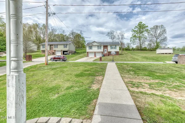 $299,000 | 153 Hunters Run Lane, Mount Carmel, TN 37645