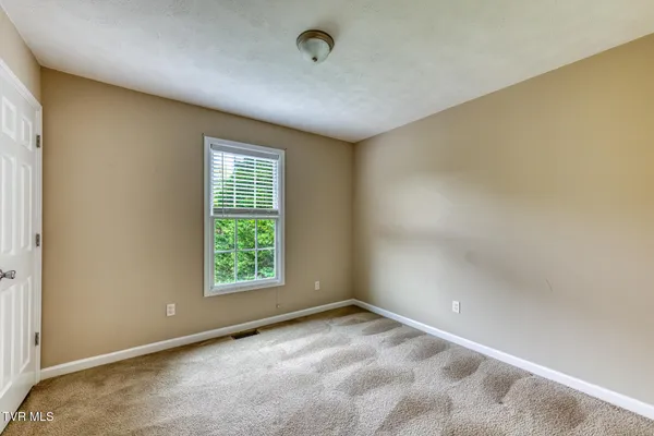 $299,000 | 153 Hunters Run Lane, Mount Carmel, TN 37645