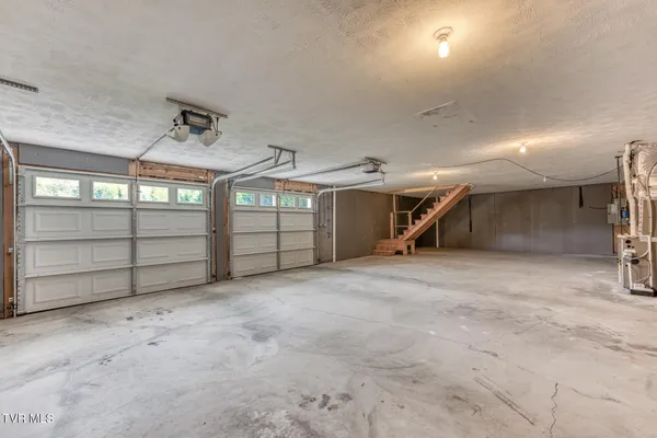$299,000 | 153 Hunters Run Lane, Mount Carmel, TN 37645