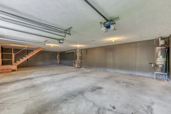$299,000 | 153 Hunters Run Lane, Mount Carmel, TN 37645