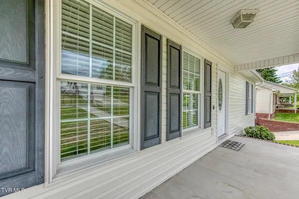 $299,000 | 153 Hunters Run Lane, Mount Carmel, TN 37645