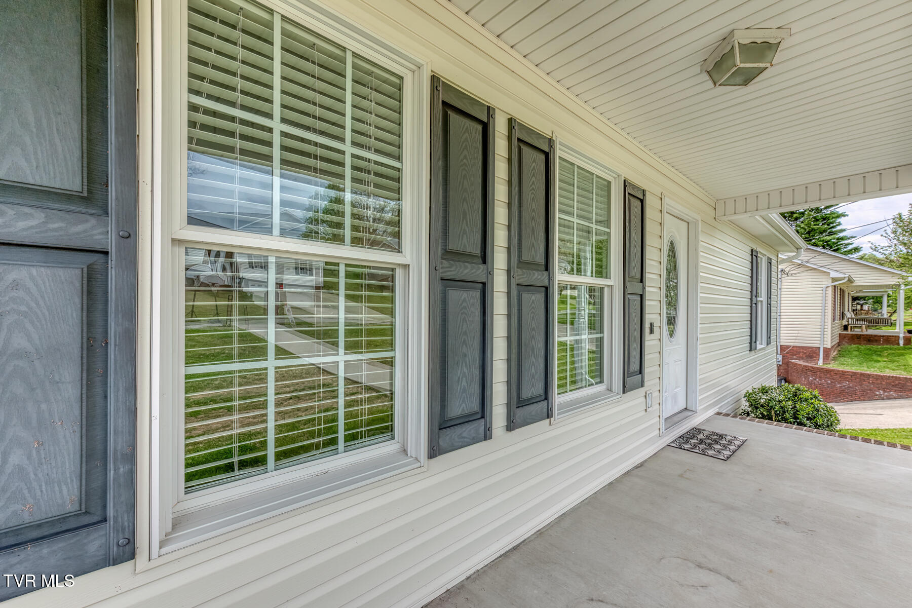 153 Hunters Run Lane Mount Carmel, TN 37645 - Photo 3 of 36 153 Hunters Run Ln-3