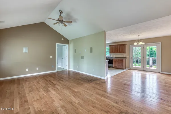 $299,000 | 153 Hunters Run Lane, Mount Carmel, TN 37645