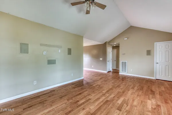$299,000 | 153 Hunters Run Lane, Mount Carmel, TN 37645