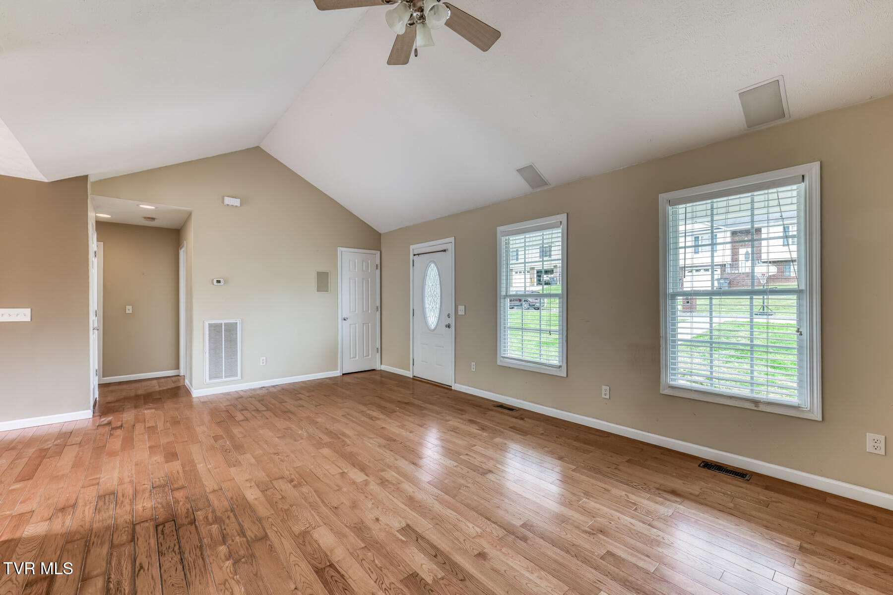 153 Hunters Run Lane Mount Carmel, TN 37645 - Photo 6 of 36 153 Hunters Run Ln-6