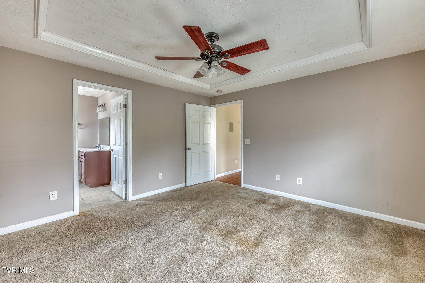 153 Hunters Run Lane Mount Carmel, TN 37645 - Photo 8 of 36 153 Hunters Run Ln-8