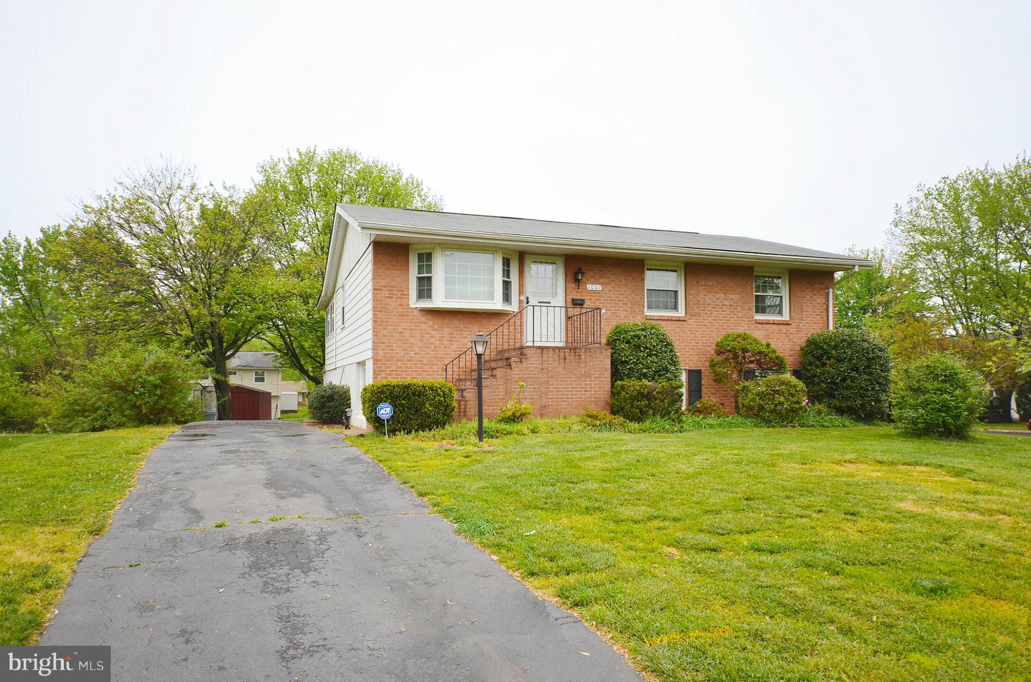 1001 South Hoga Road Sterling, VA 20164 - Photo 1 of 20 Exterior (Front)