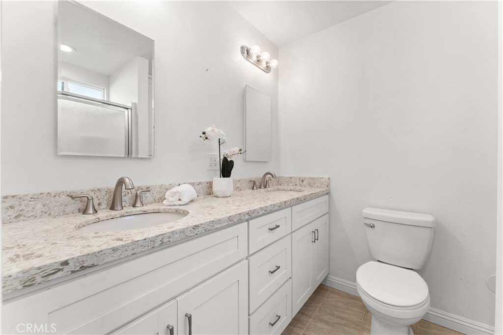 16582 Lucia Lane Huntington Beach, CA 92647 - Photo 15 of 46 Primary suite bathroom