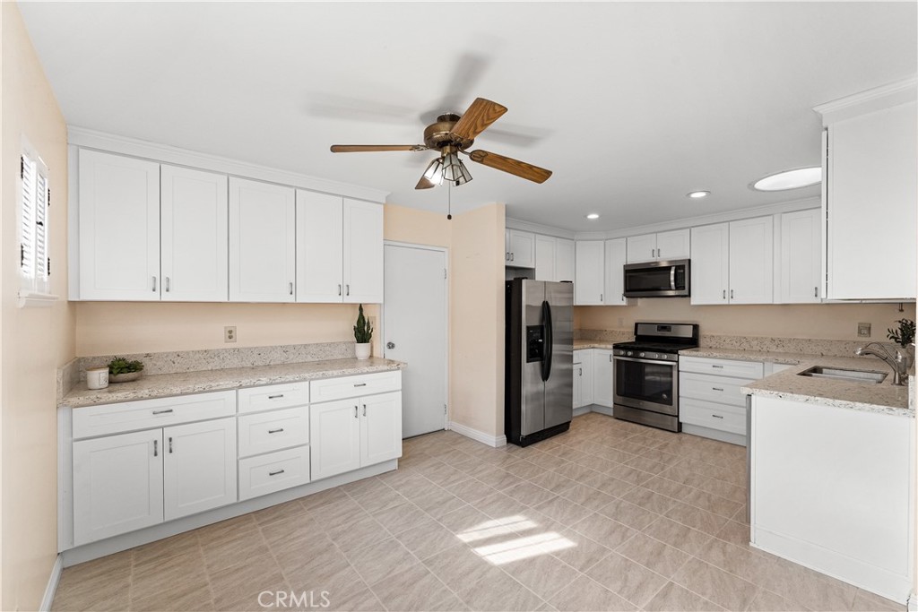 16582 Lucia Lane Huntington Beach, CA 92647 - Photo 2 of 46