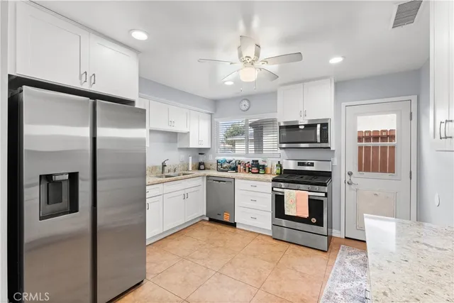 $1,275,000 | 16582 Lucia Lane, Huntington Beach, CA 92647