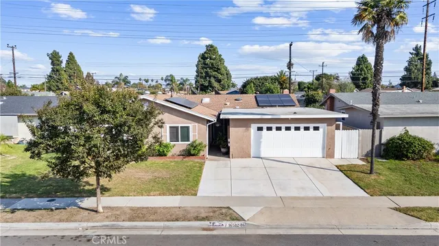 $1,275,000 | 16582 Lucia Lane, Huntington Beach, CA 92647