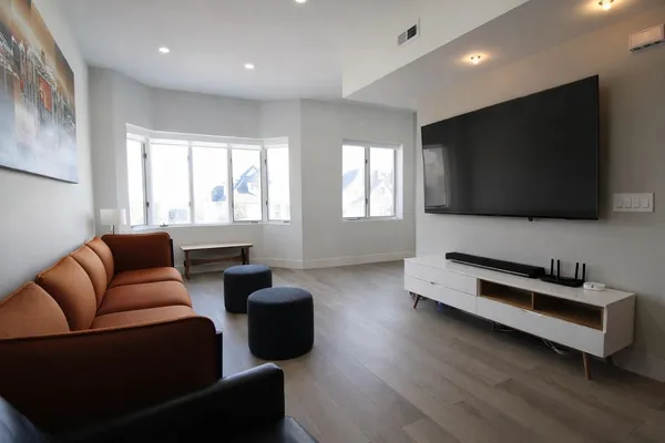 $3,400 | 335 Arlington Avenue, Unit 2, Jersey City, NJ 07304