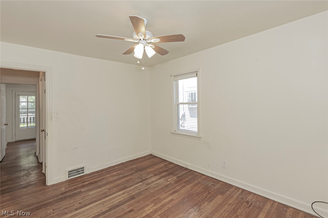3266 Yorkshire Road Cleveland, OH 44118 - Photo 10 of 34