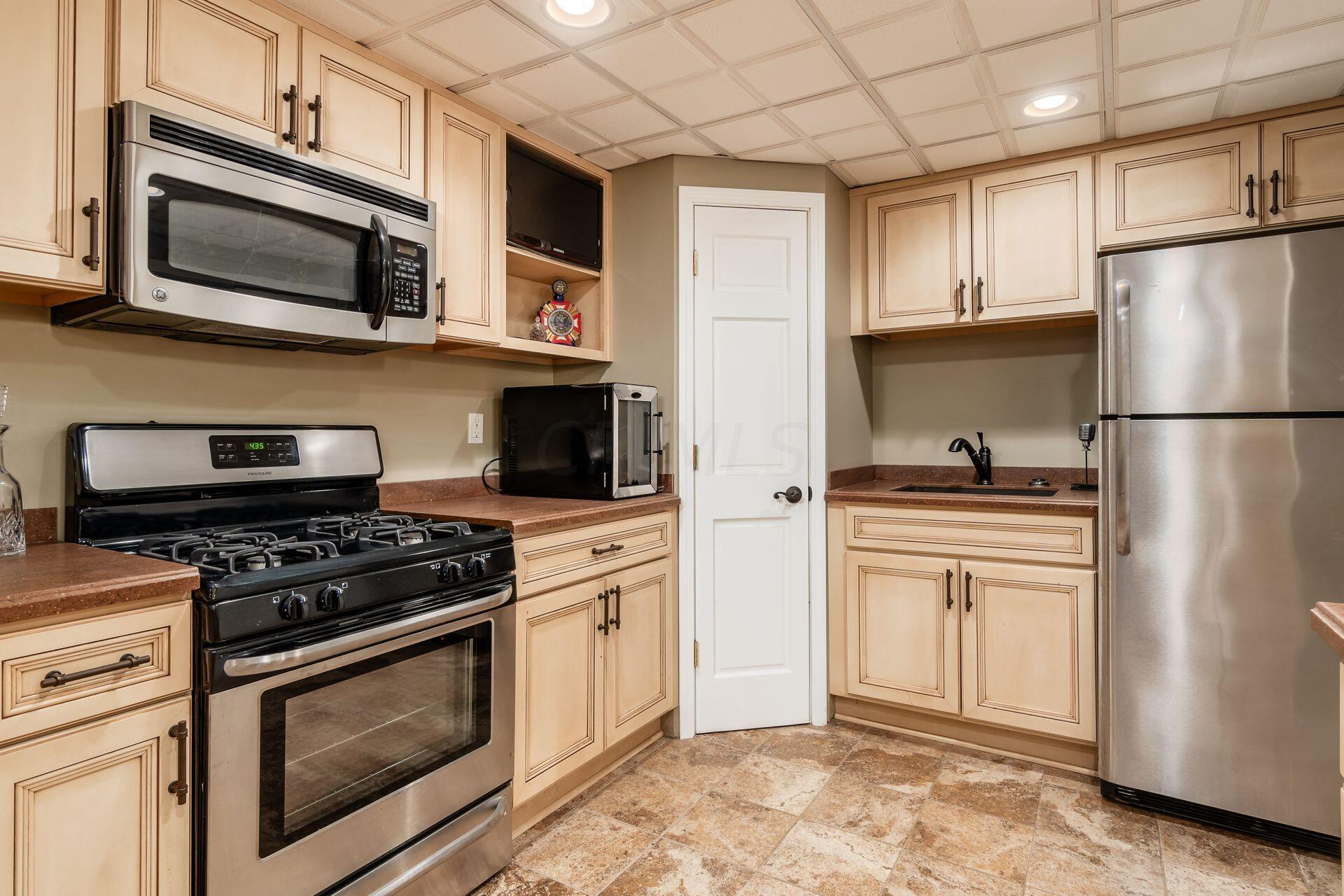 9083 Taylor Road Orient, OH 43146 - Photo 63 of 93 Custom Cabinets and Stainless Steel Appliances