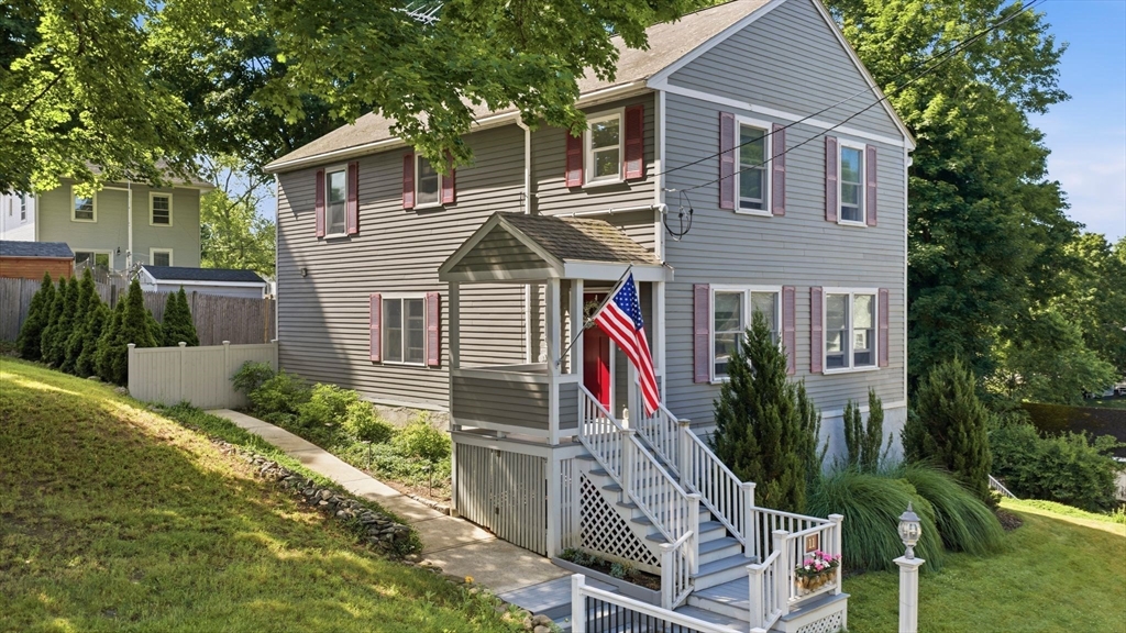11 Friend Street Beverly, MA 01915 - Photo 2 of 37
