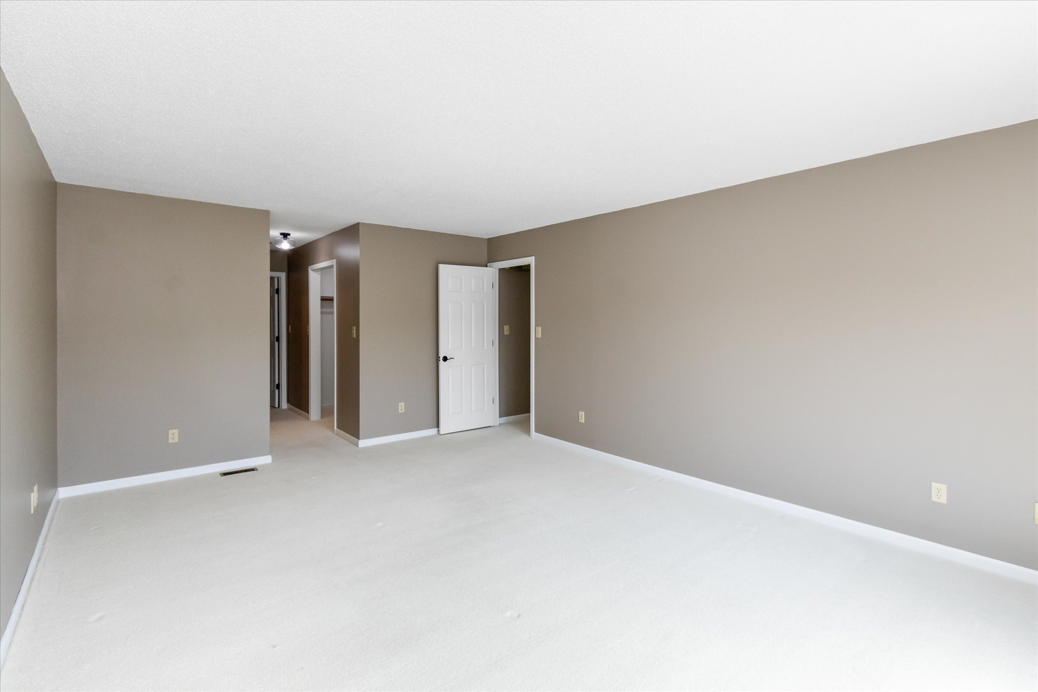 8455 Sand Point Way Indianapolis, IN 46240 - Photo 14 of 25