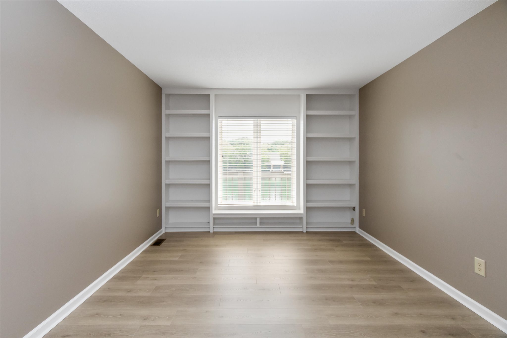 8455 Sand Point Way Indianapolis, IN 46240 - Photo 6 of 25