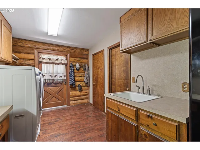 $800,000 | 67138 Hunter Road, Summerville, OR 97876