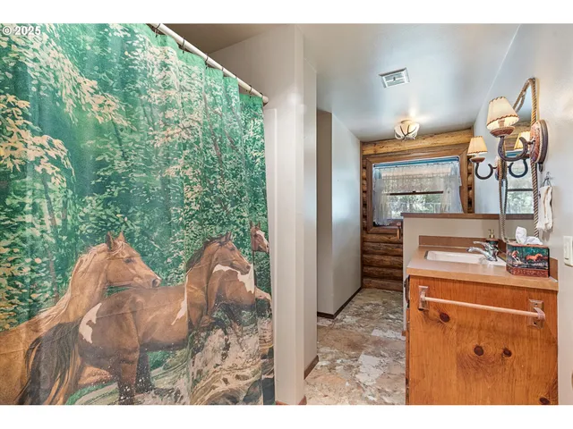 $800,000 | 67138 Hunter Road, Summerville, OR 97876