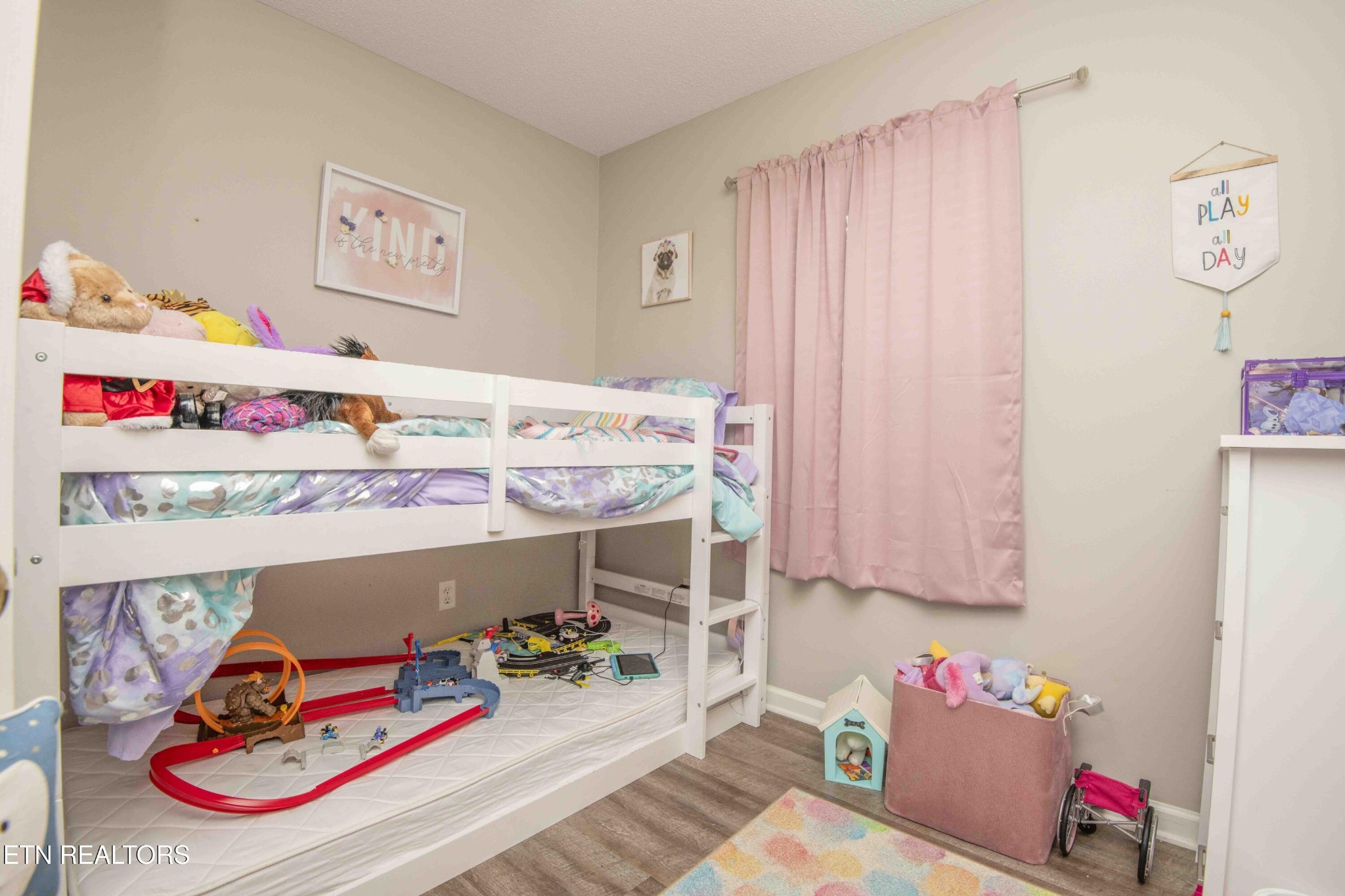 7533 Gary White Road Corryton, TN 37721 - Photo 33 of 44 a room with toys and couch