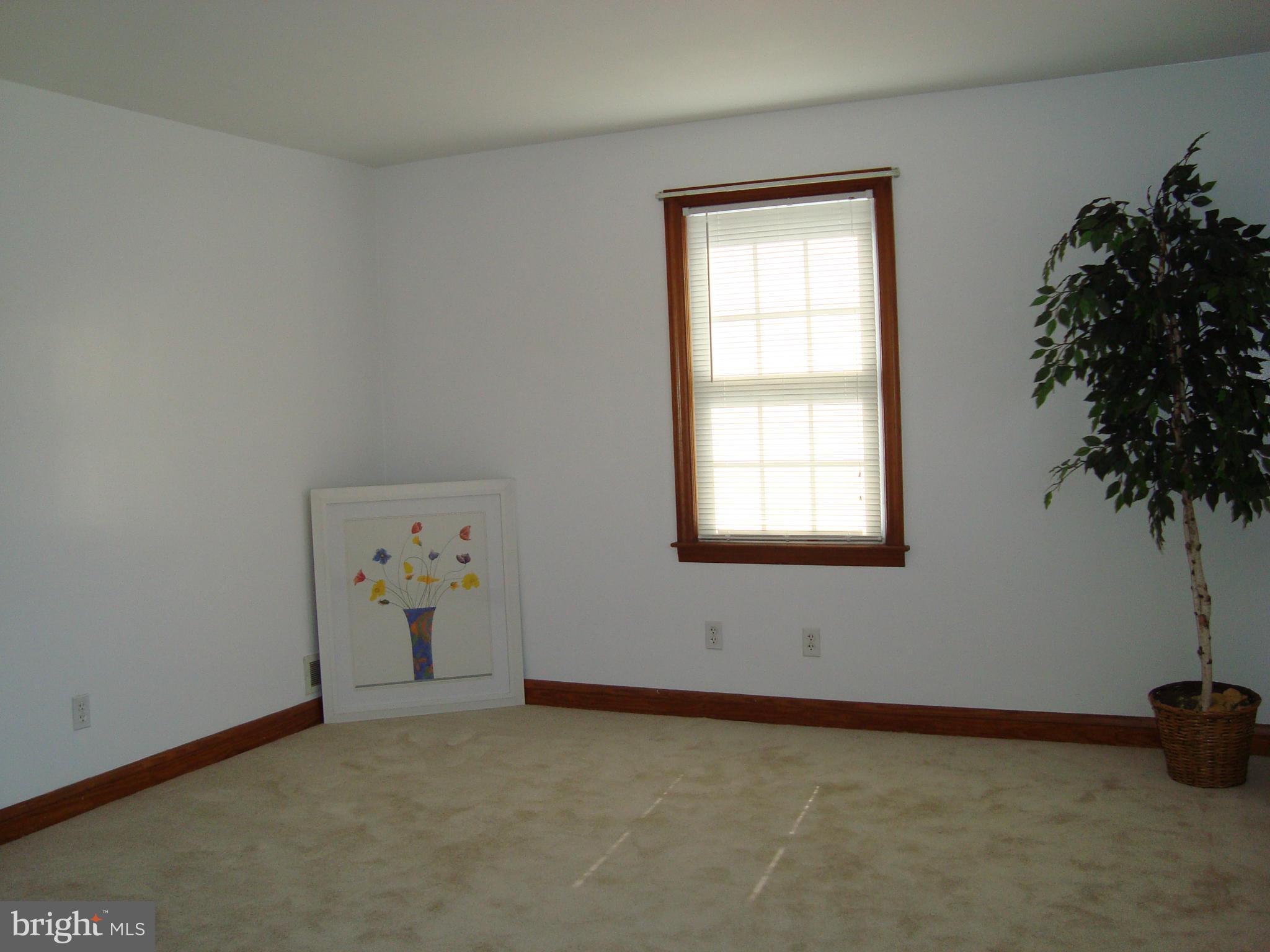8481 Garden Road Pasadena, MD 21122 - Photo 6 of 21 Spacious living room