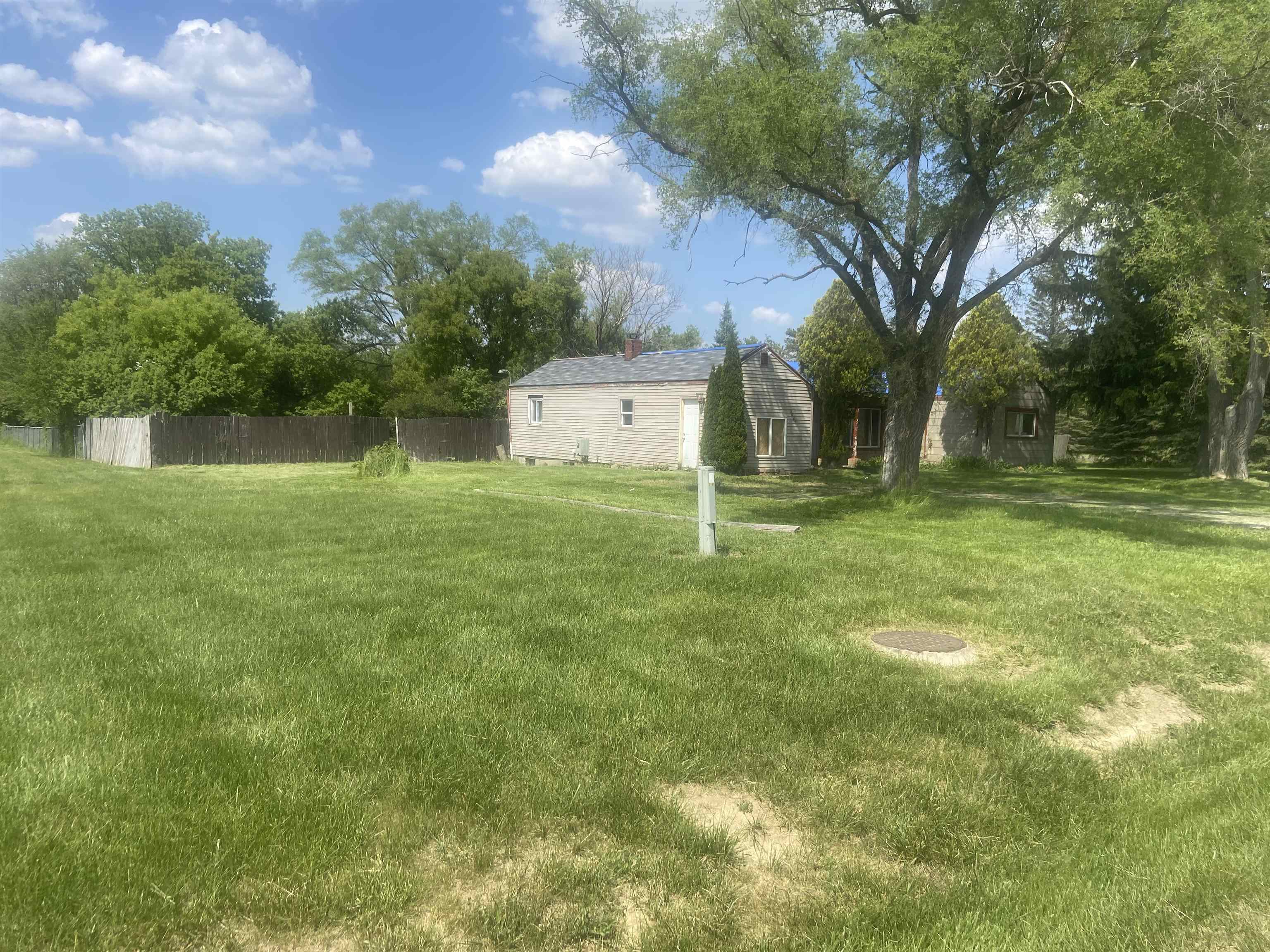 3064 West Carpenter Road Flint, MI 48504 - Photo 5 of 17