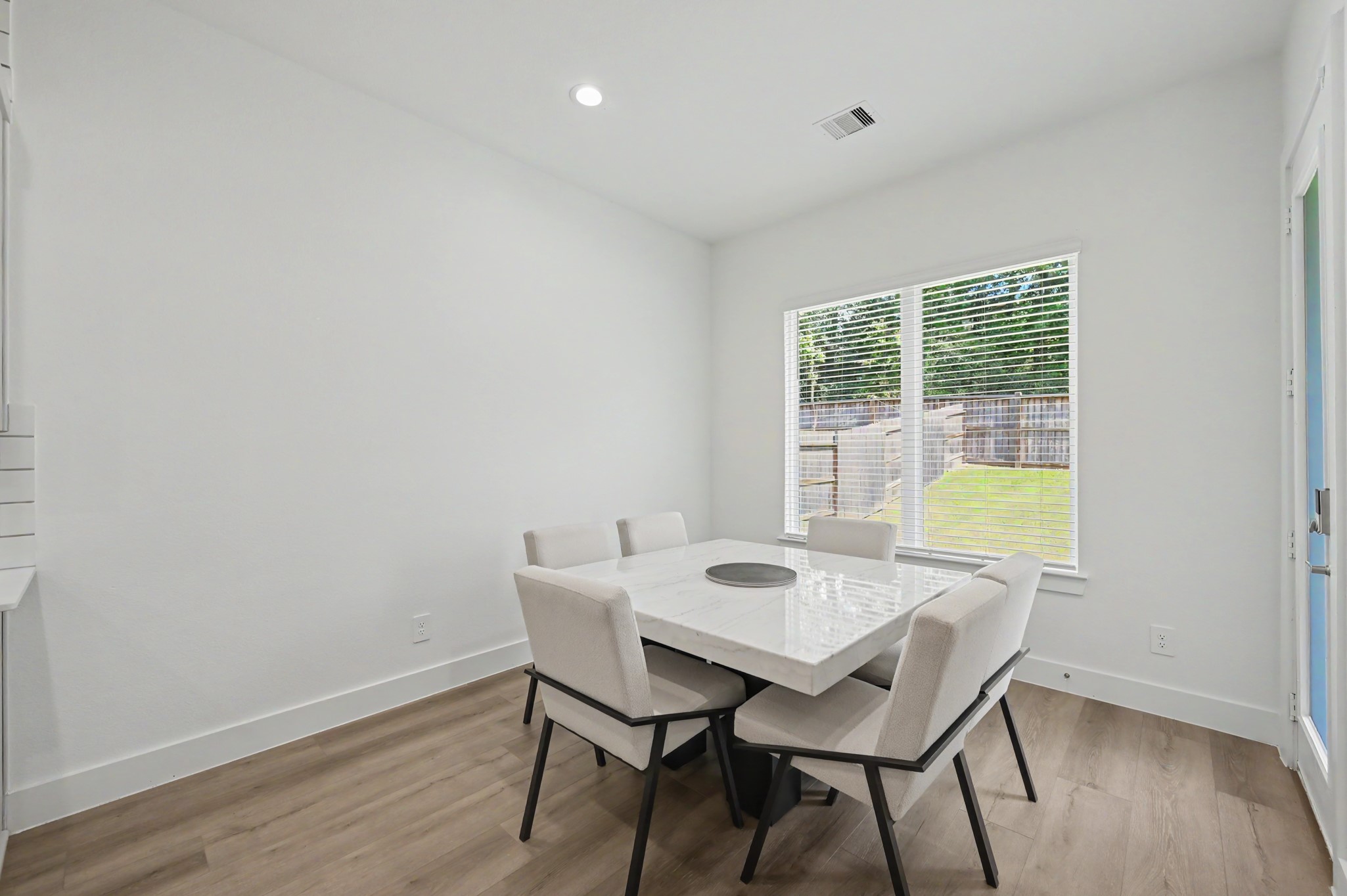 326 Springfield Terrace Drive Conroe, TX 77304 - Photo 14 of 43 Gallery Image 14