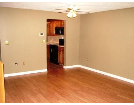 504 Ridgefield Circle, Unit B Clinton, MA 01510 - Photo 3 of 8 Gallery Image 3