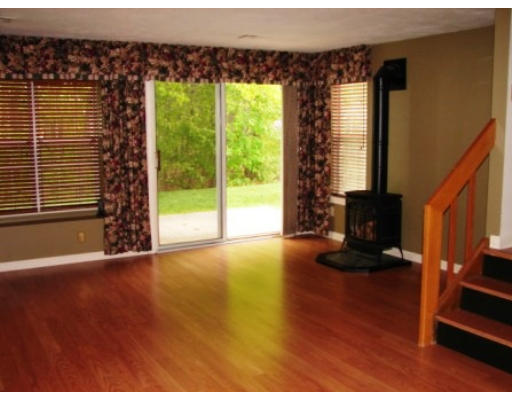 504 Ridgefield Circle, Unit B Clinton, MA 01510 - Photo 4 of 8 Gallery Image 4