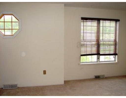504 Ridgefield Circle, Unit B Clinton, MA 01510 - Photo 5 of 8 Gallery Image 5