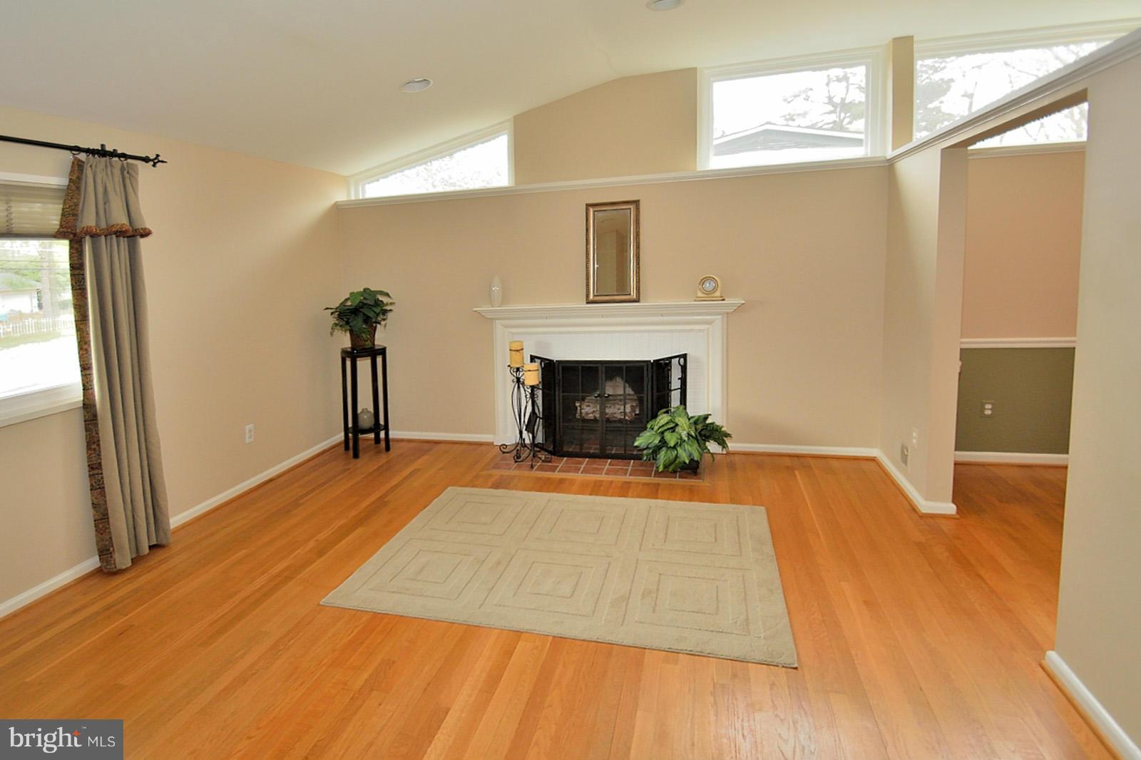 6719 Old Chesterbrook Road McLean, VA 22101 - Photo 7 of 19 Living Room