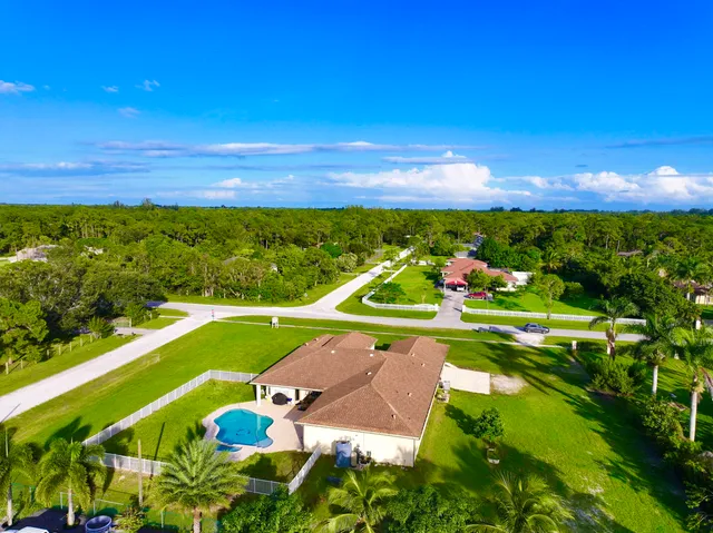 a bathroom with a double vanity sink and mirror