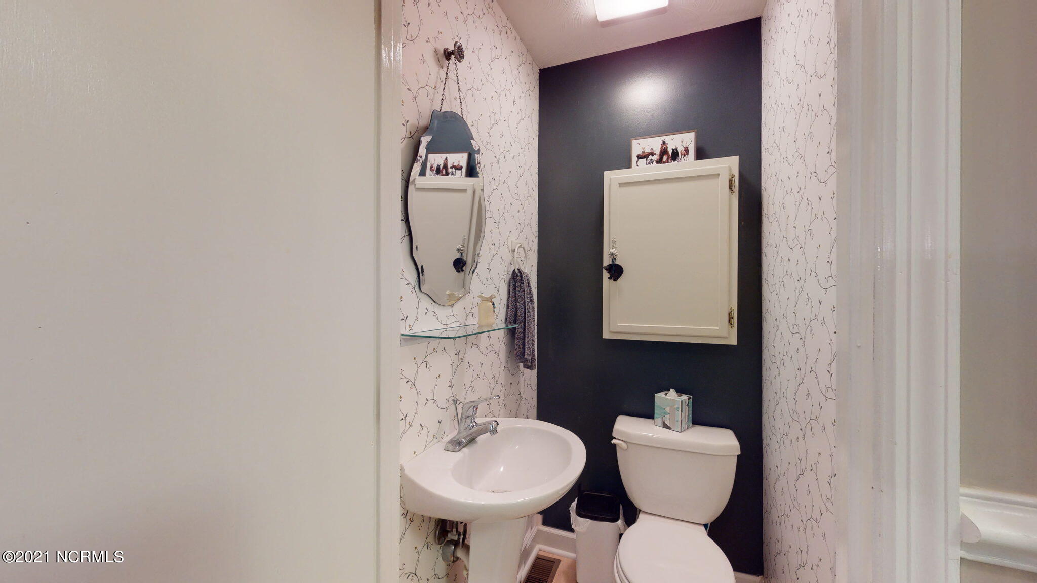 503 River Road Trent Woods, NC 28562 - Photo 24 of 45 Bathroom 2
