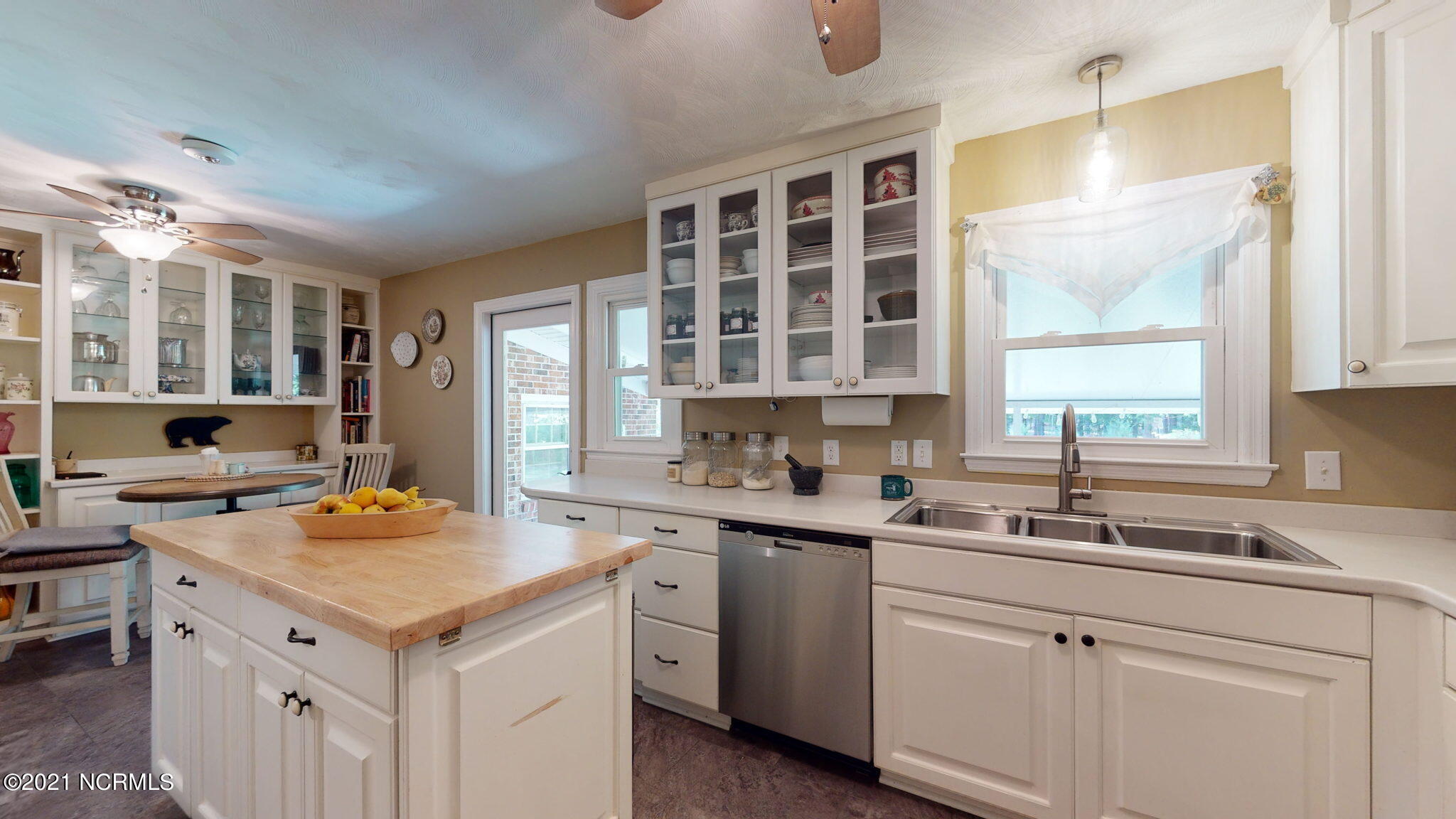 503 River Road Trent Woods, NC 28562 - Photo 10 of 45 Kitchen