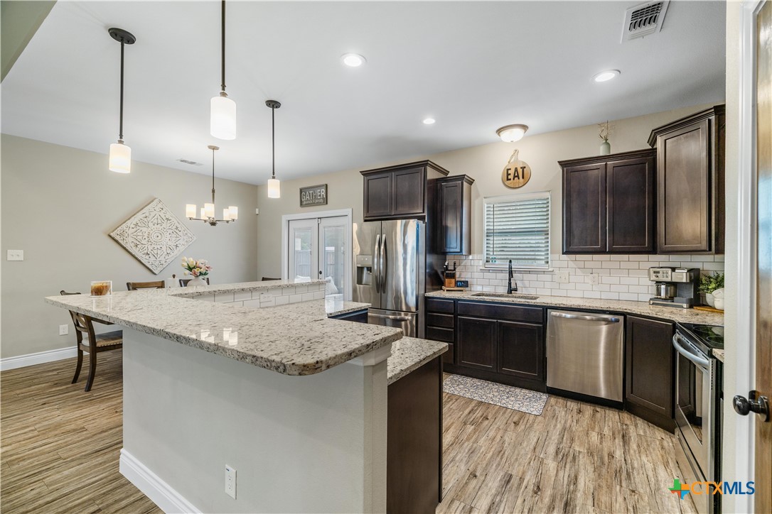 305 Blue Jay Loop Victoria, TX 77905 - Photo 6 of 28
