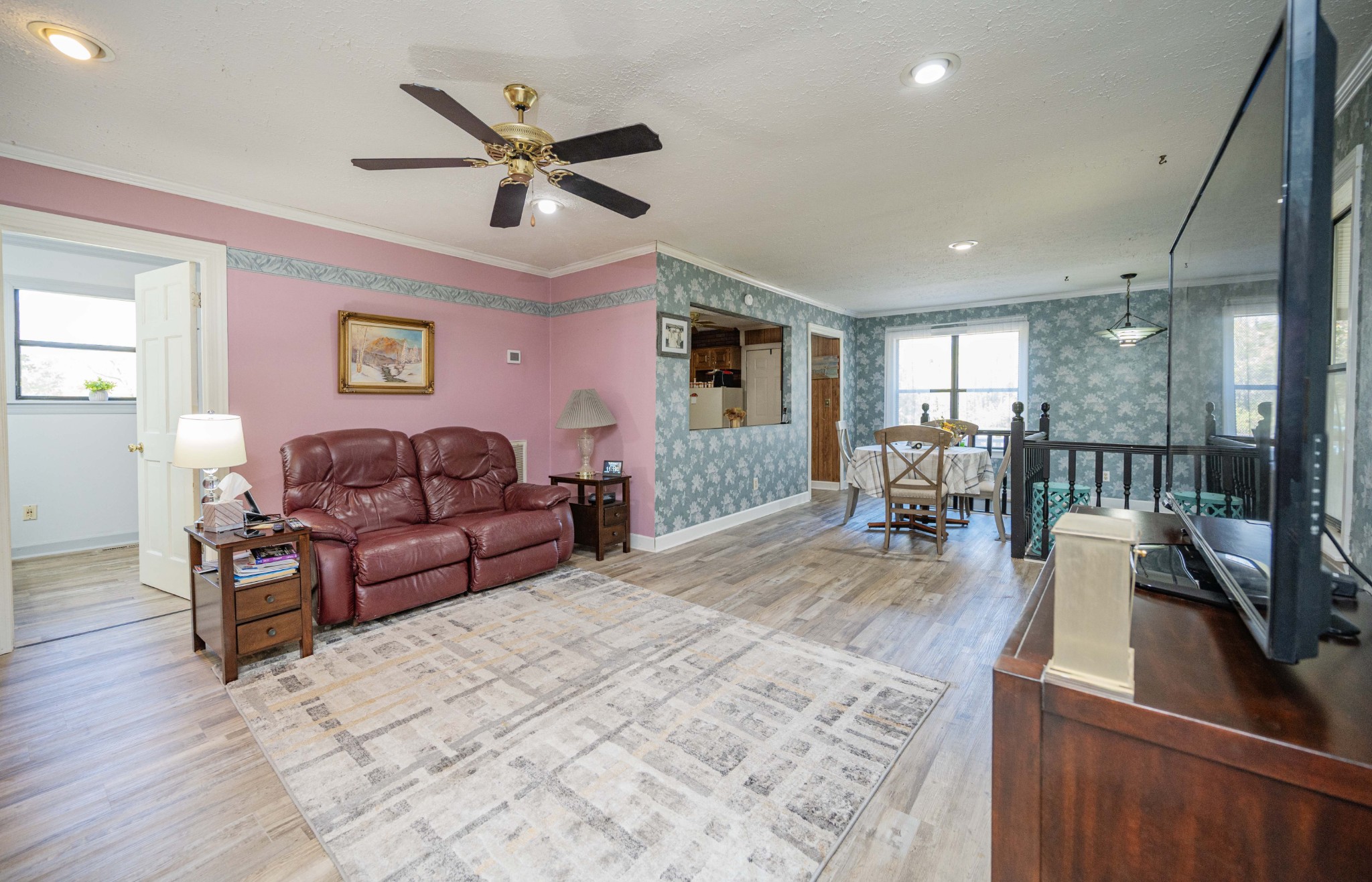 145 Crenshaw Road Bethpage, TN 37022 - Photo 11 of 44 a living room with furniture