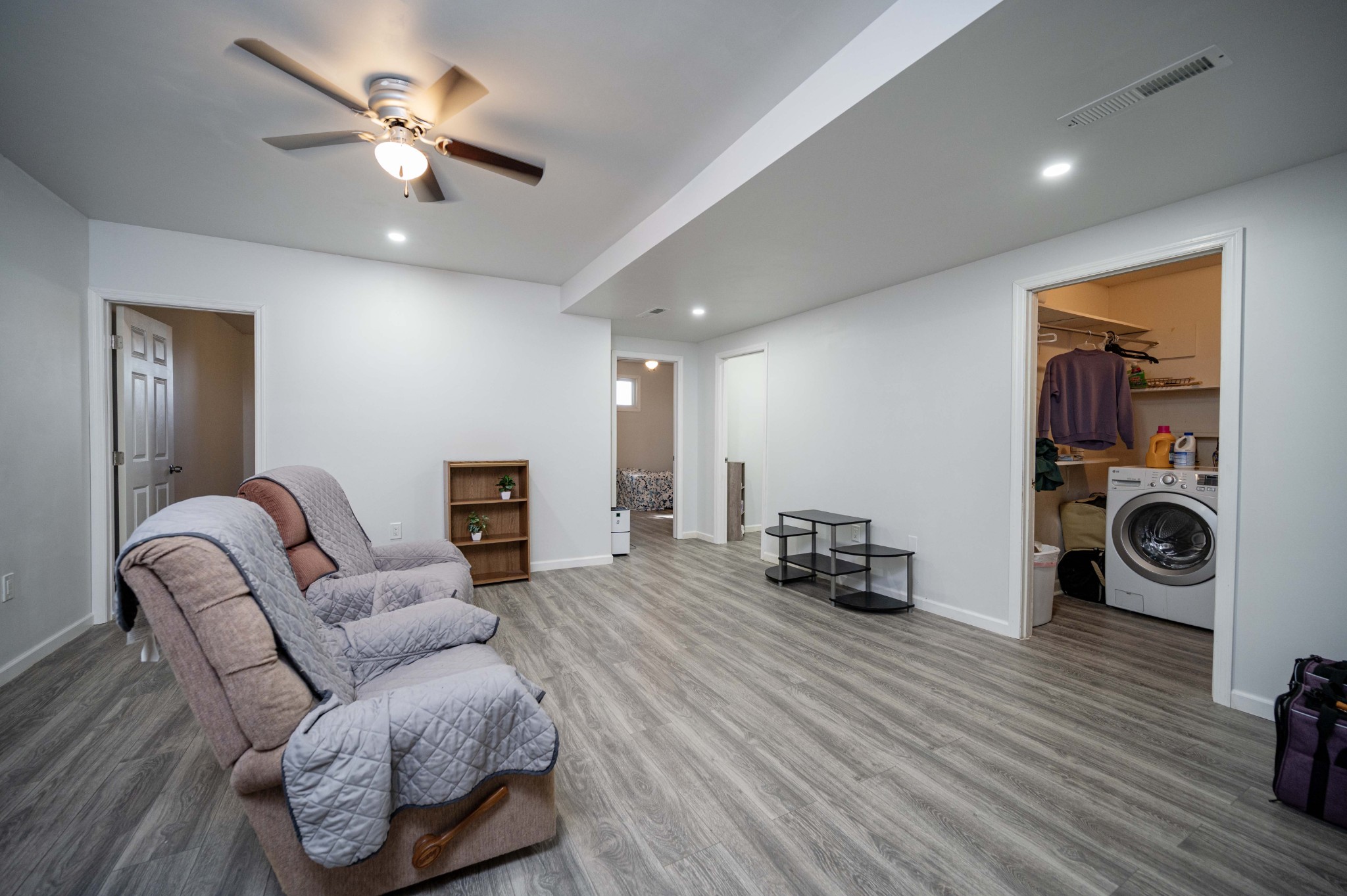 145 Crenshaw Road Bethpage, TN 37022 - Photo 21 of 44 a living room with furniture and a chandelier