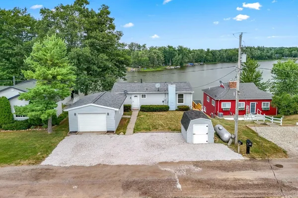 $365,000 | 13854 Emens Drive, Hudson, MI 49247