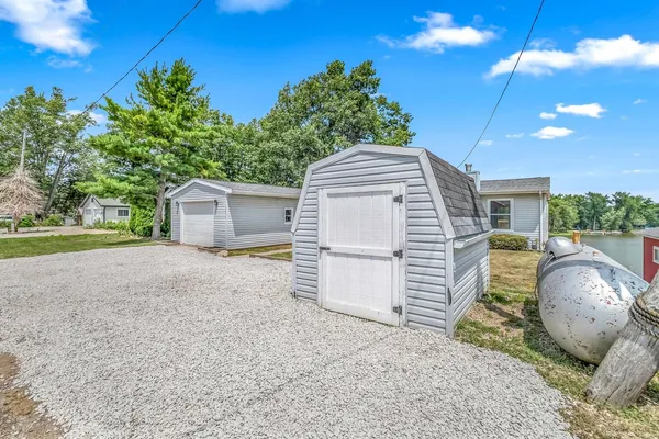 $365,000 | 13854 Emens Drive, Hudson, MI 49247