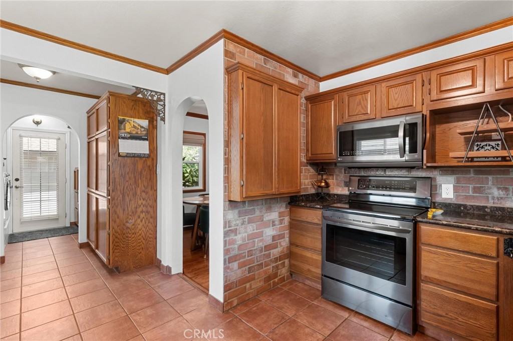 5545 Tower Riverside, CA 92506 - Photo 18 of 70