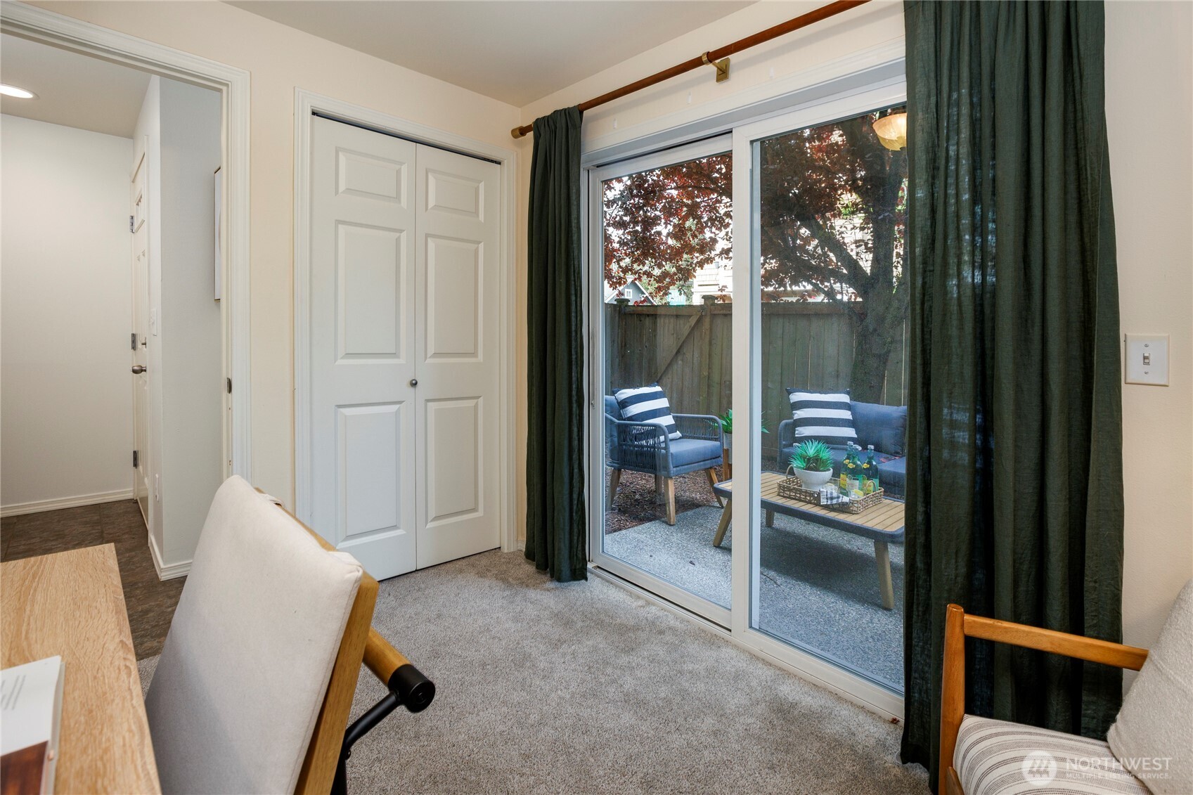 8505 Midvale Avenue North, Unit B Seattle, WA 98103 - Photo 3 of 18