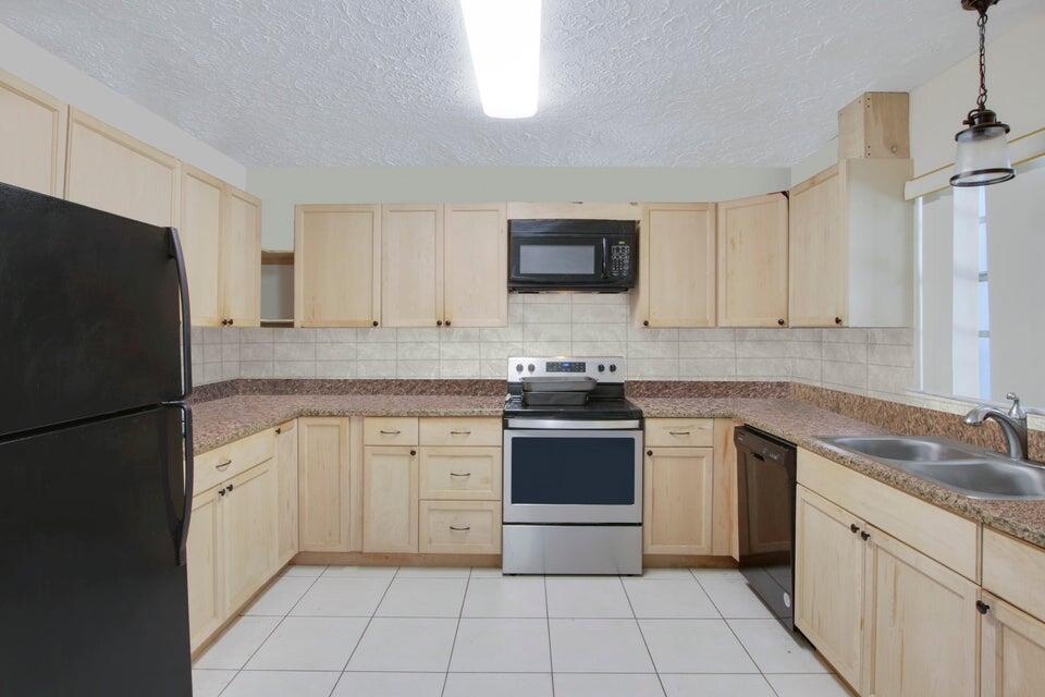 11099 Ridge Avenue Fort Pierce, FL 34982 - Photo 5 of 9 20220426191039426998000000-o
